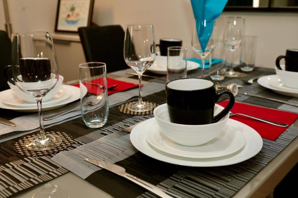Aqua Dreams - Serviced Luxury Modern Belfast City Centre 2 Bed Apartment Екстер'єр фото