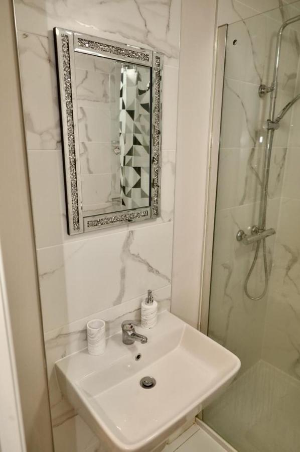 Aqua Dreams - Serviced Luxury Modern Belfast City Centre 2 Bed Apartment Екстер'єр фото
